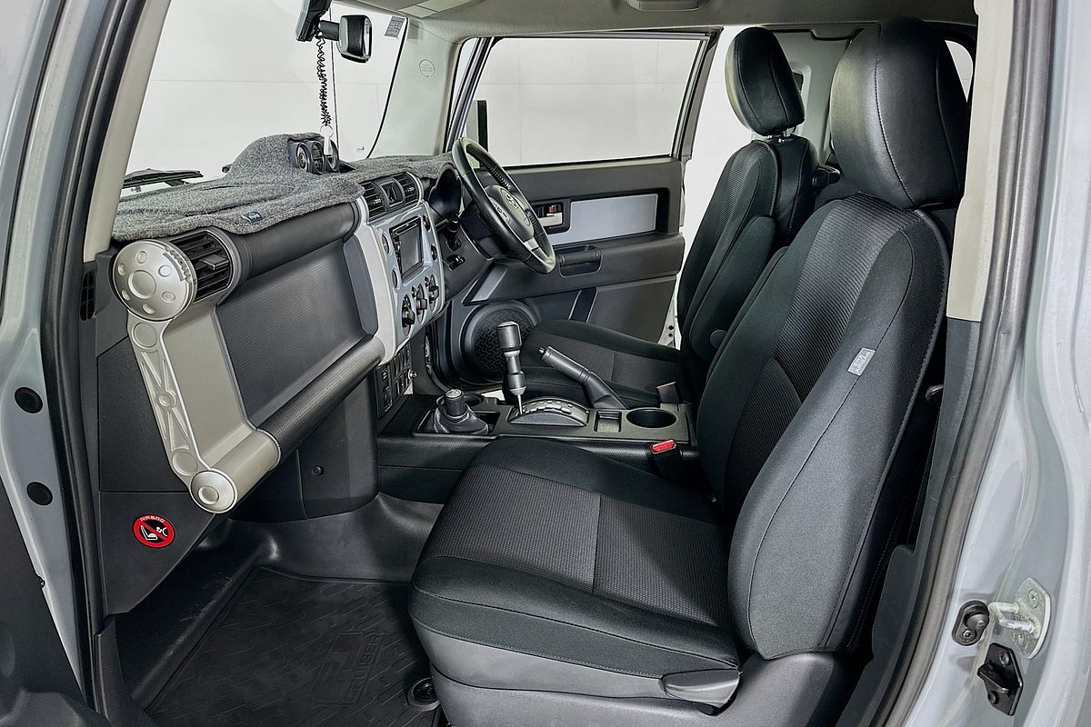 2013 Toyota FJ CRUISER  GSJ15R