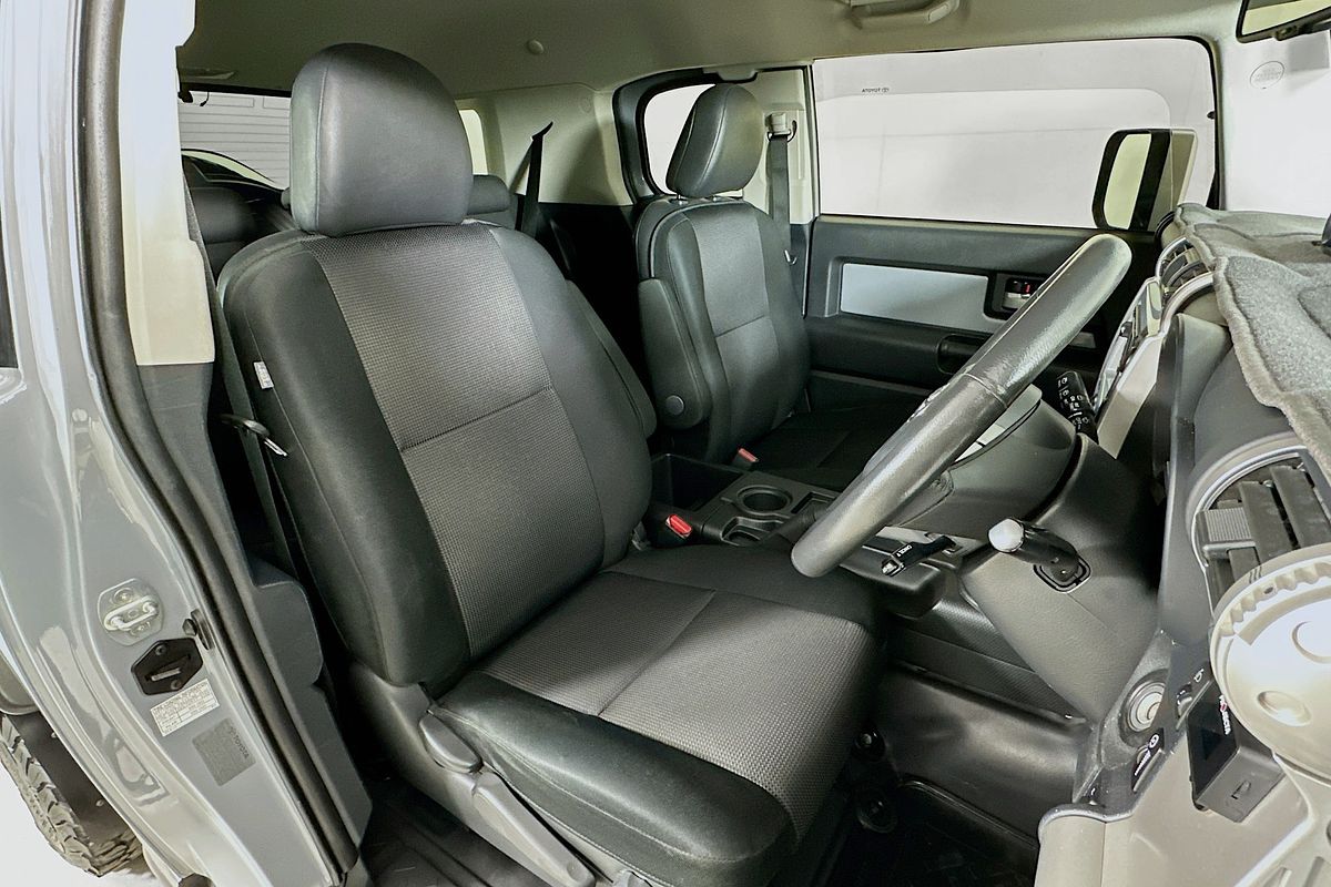 2012 Toyota FJ CRUISER  GSJ15R