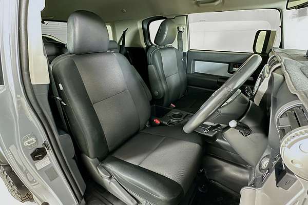2012 Toyota FJ CRUISER  GSJ15R