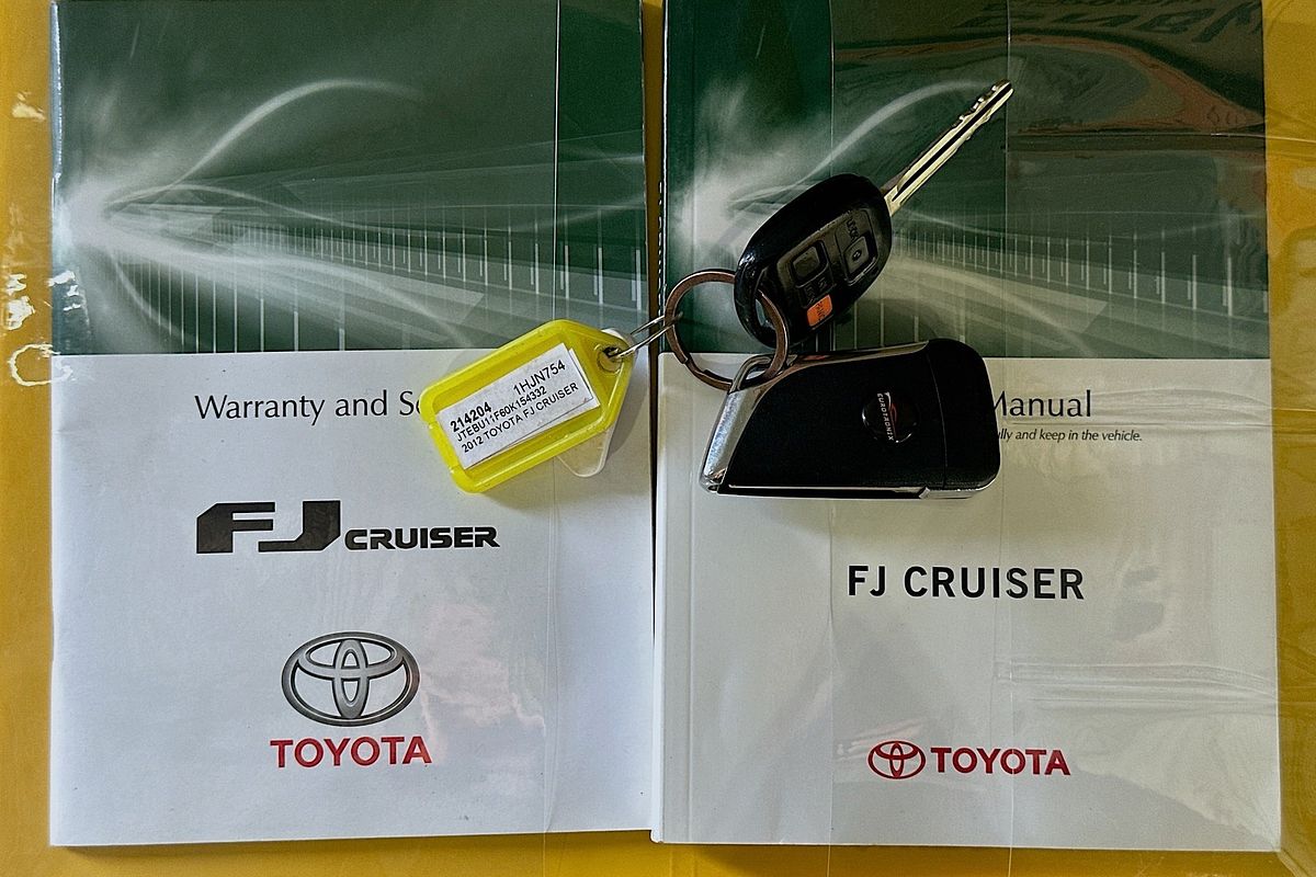 2012 Toyota FJ CRUISER  GSJ15R
