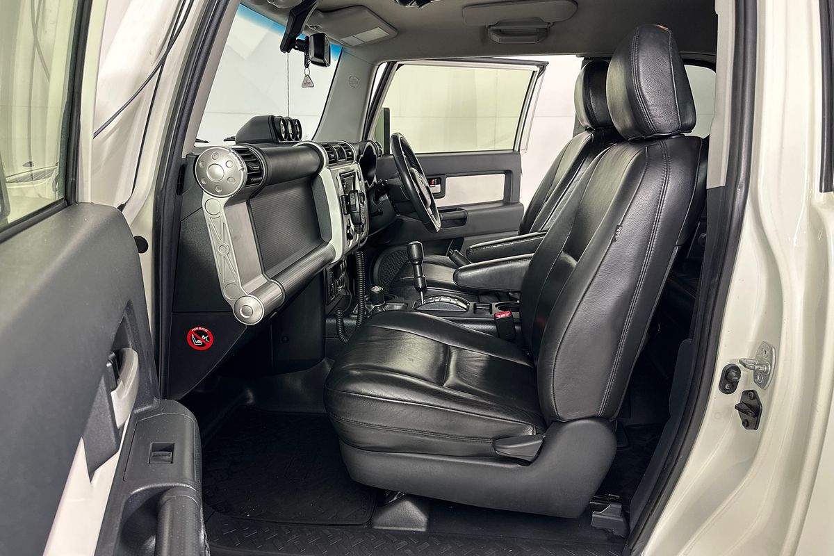 2013 Toyota FJ CRUISER  GSJ15R