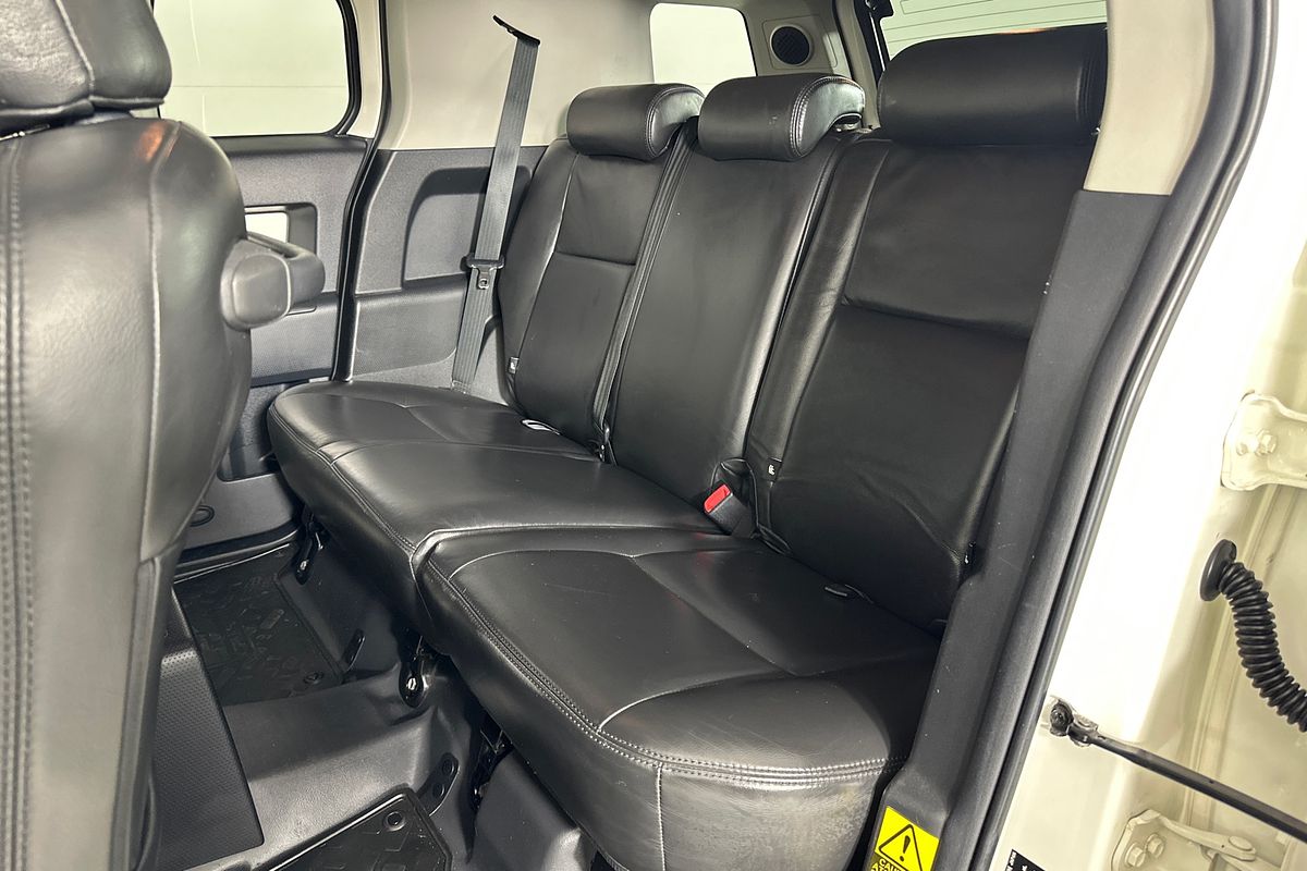 2013 Toyota FJ CRUISER  GSJ15R