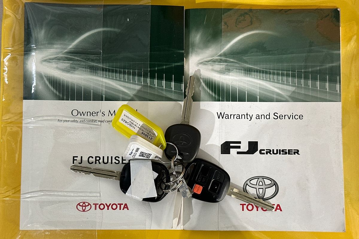 2013 Toyota FJ CRUISER  GSJ15R