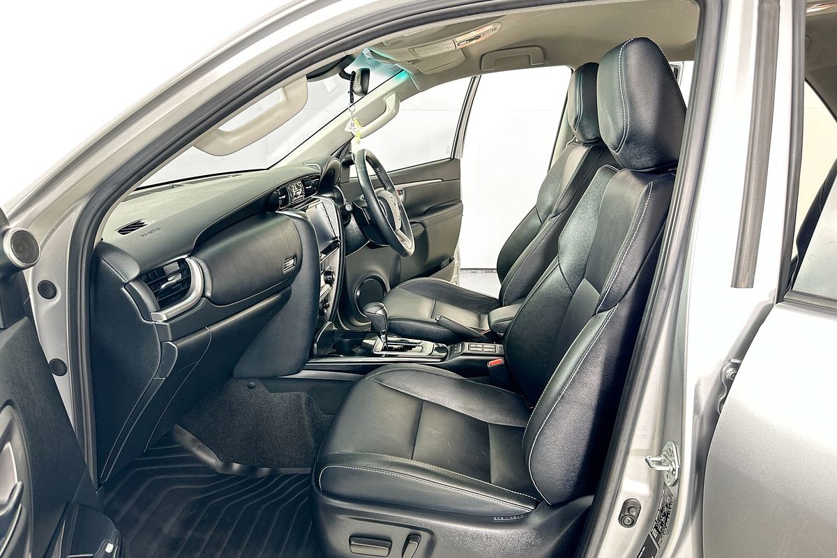2024 Toyota FORTUNER GXL PREMIUM INTERIOR GUN156R