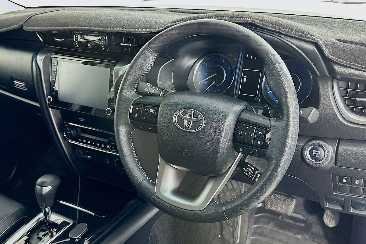 2022 Toyota FORTUNER GXL PREMIUM INTERIOR GUN156R