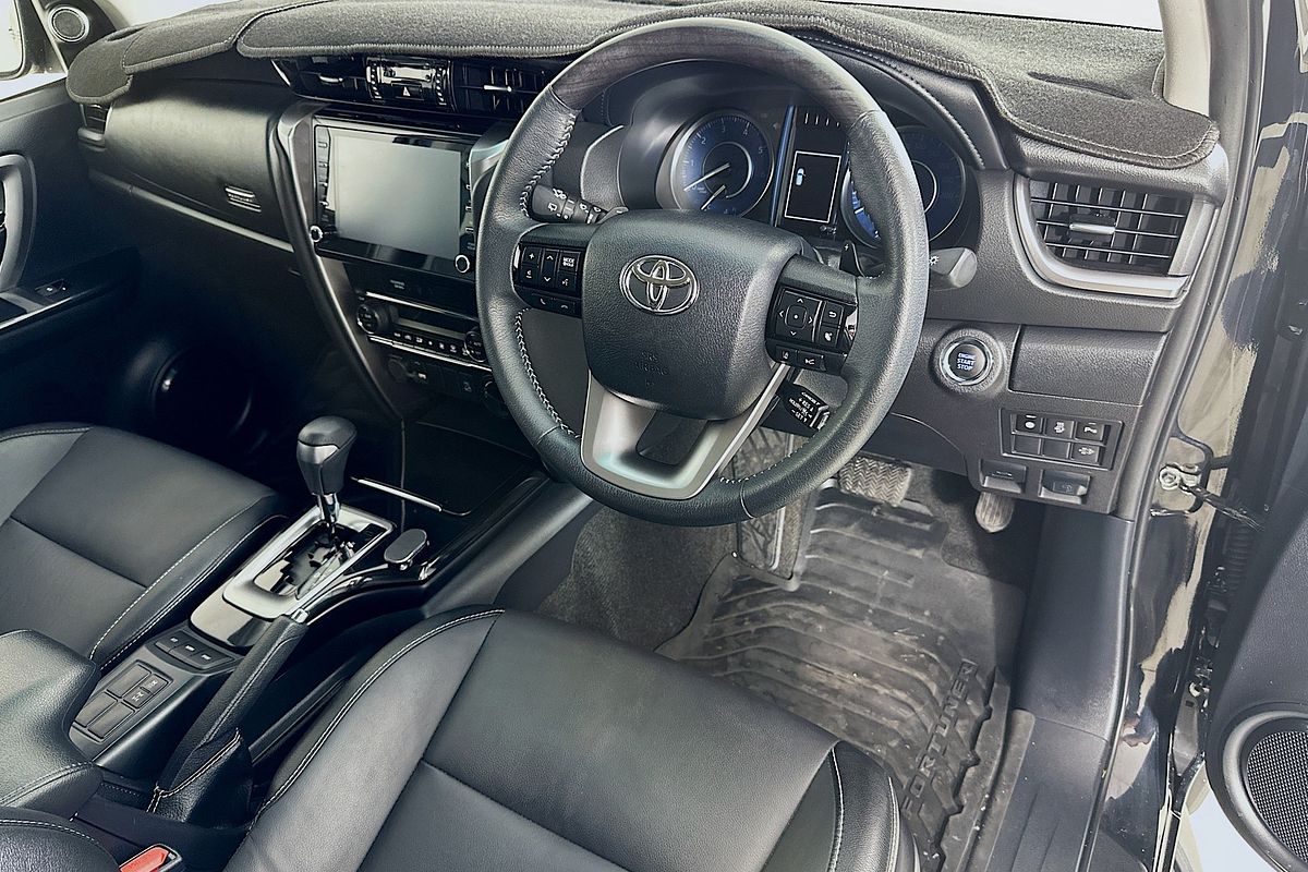 2022 Toyota FORTUNER GXL PREMIUM INTERIOR GUN156R