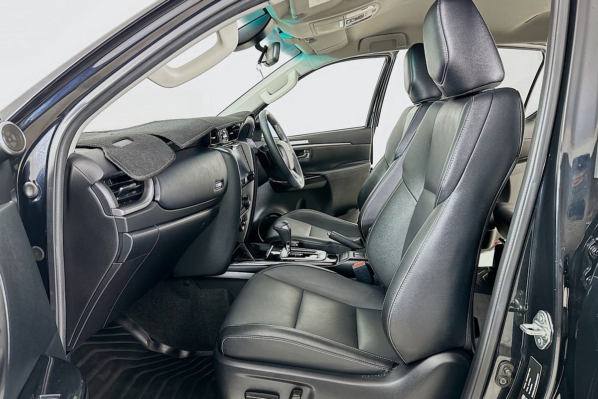 2022 Toyota FORTUNER GXL PREMIUM INTERIOR GUN156R