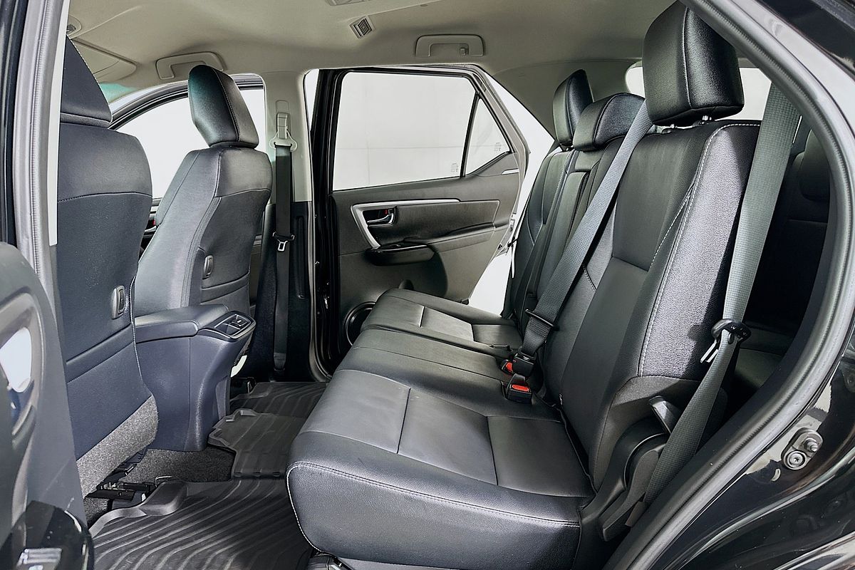 2022 Toyota FORTUNER GXL PREMIUM INTERIOR GUN156R