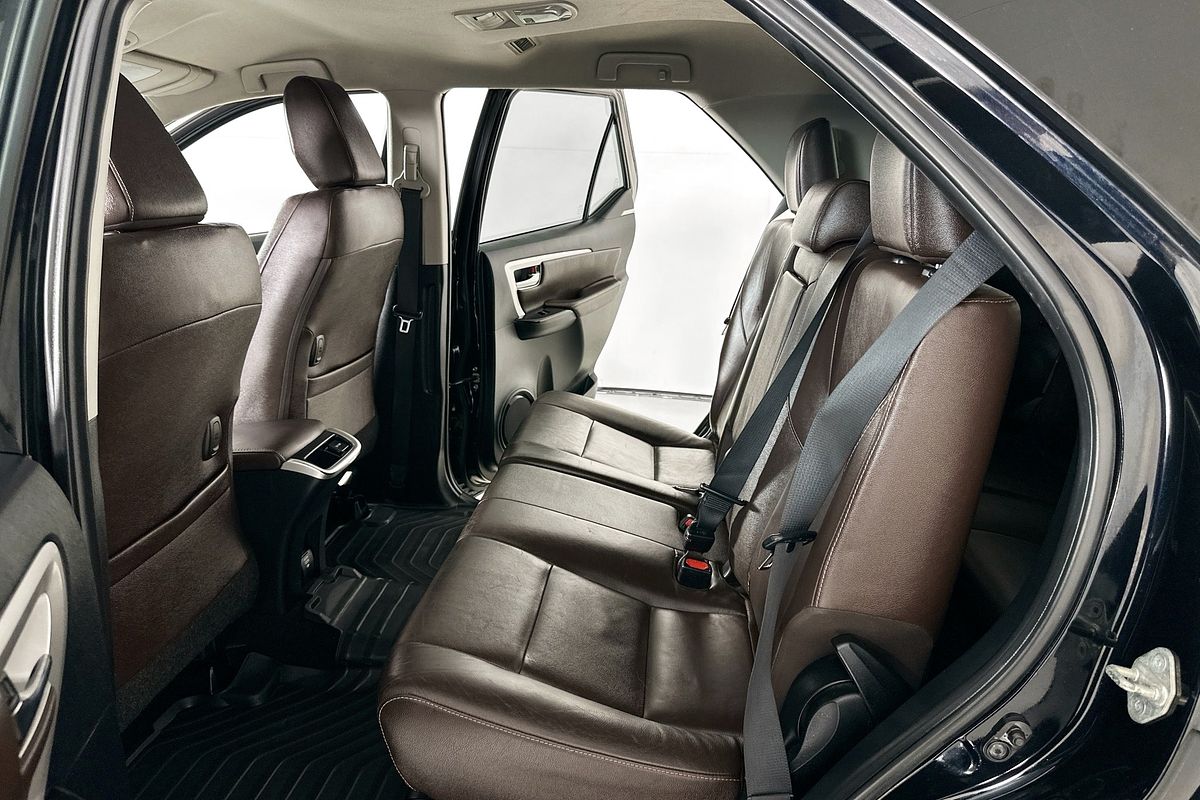 2016 Toyota FORTUNER CRUSADE GUN156R