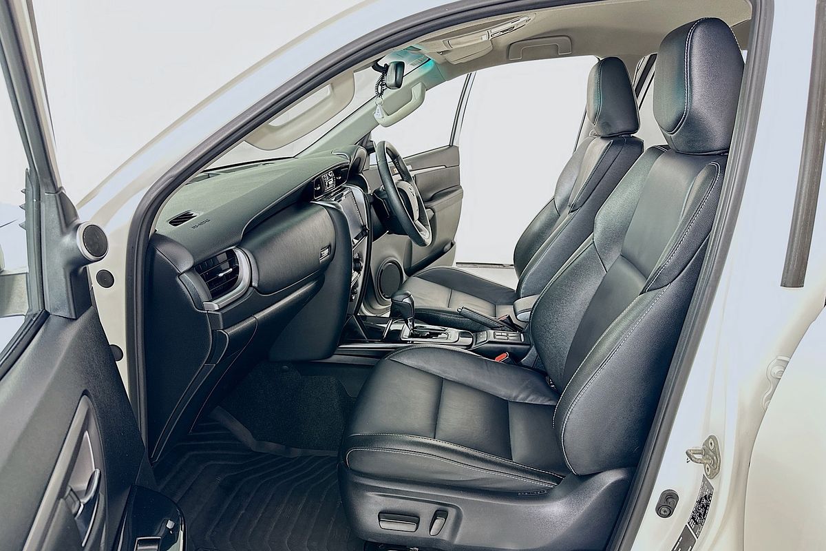 2023 Toyota FORTUNER GXL PREMIUM INTERIOR GUN156R