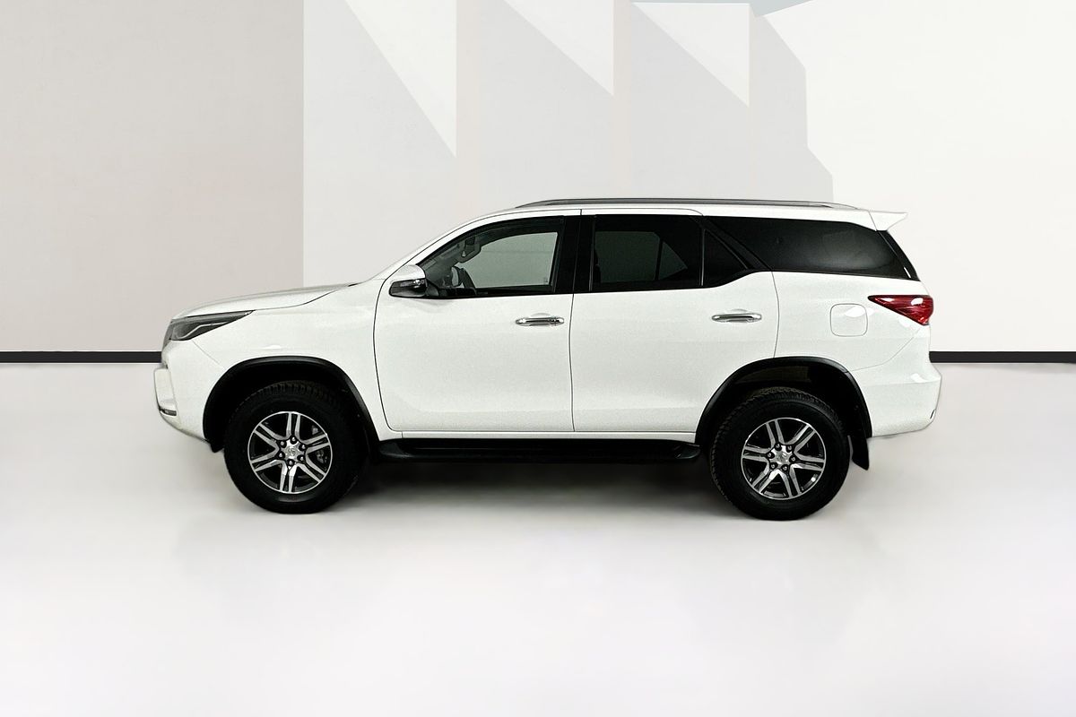 2023 Toyota FORTUNER GXL PREMIUM INTERIOR GUN156R