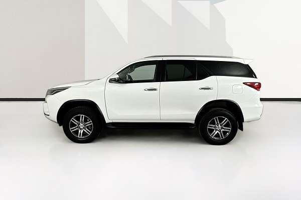 2023 Toyota FORTUNER GXL PREMIUM INTERIOR GUN156R