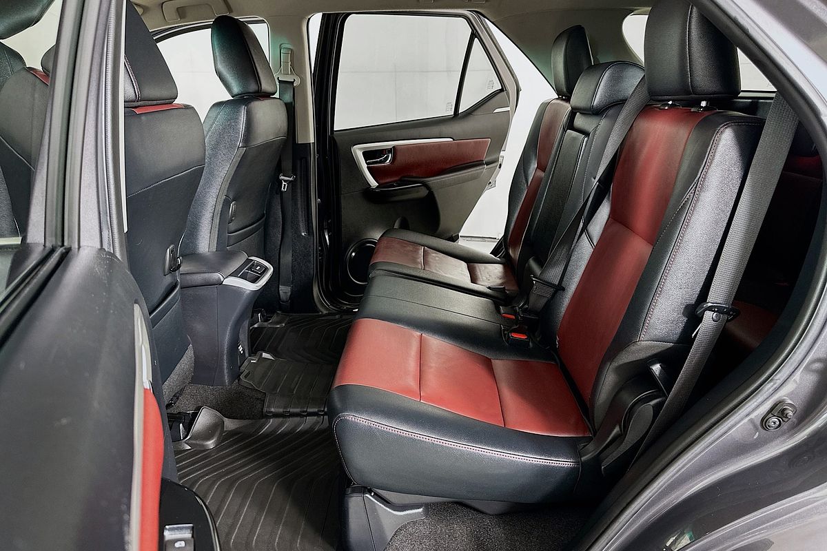 2019 Toyota FORTUNER CRUSADE GUN156R