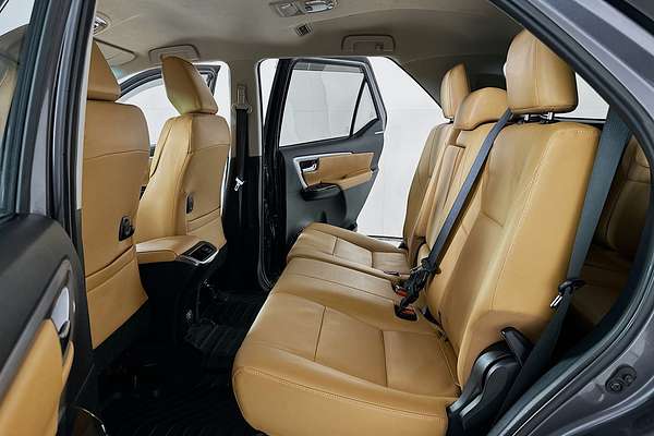 2020 Toyota FORTUNER CRUSADE GUN156R