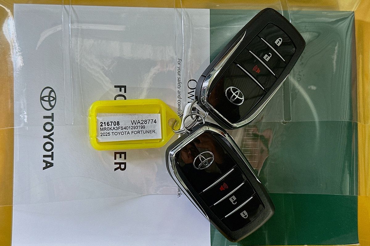 2025 Toyota FORTUNER GXL GUN156R