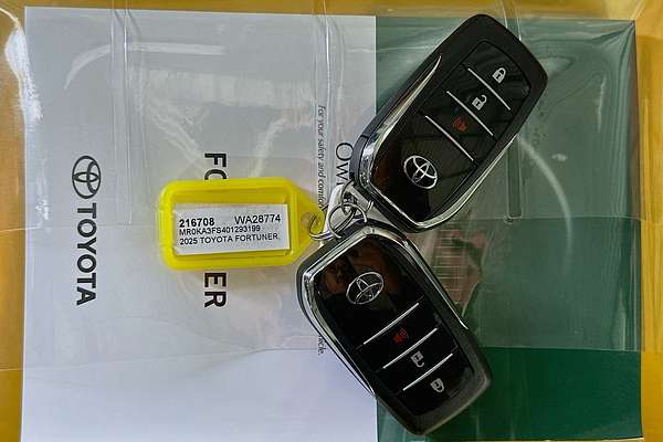 2025 Toyota FORTUNER GXL GUN156R