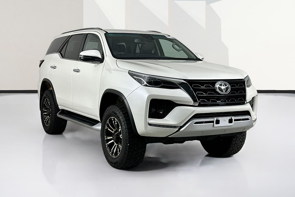 2020 Toyota FORTUNER CRUSADE GUN156R