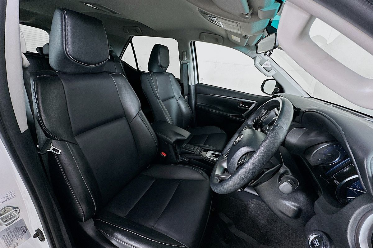 2022 Toyota FORTUNER GXL PREMIUM INTERIOR GUN156R