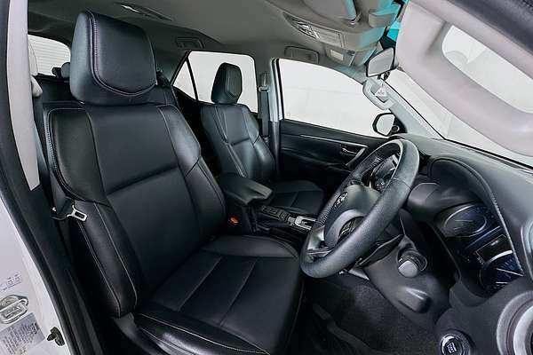 2022 Toyota FORTUNER GXL PREMIUM INTERIOR GUN156R