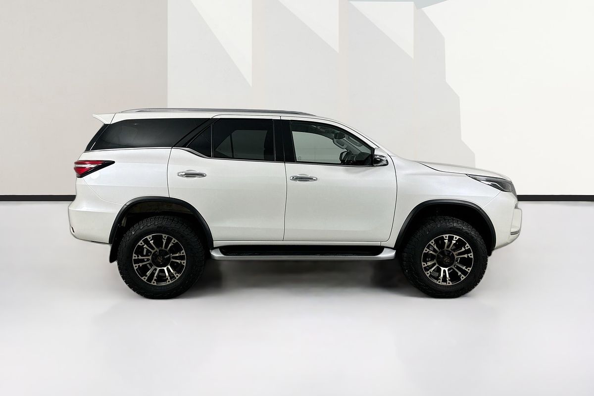 2020 Toyota FORTUNER CRUSADE GUN156R