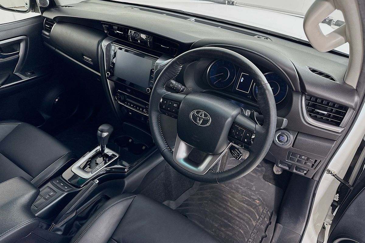 2022 Toyota FORTUNER GXL PREMIUM INTERIOR GUN156R