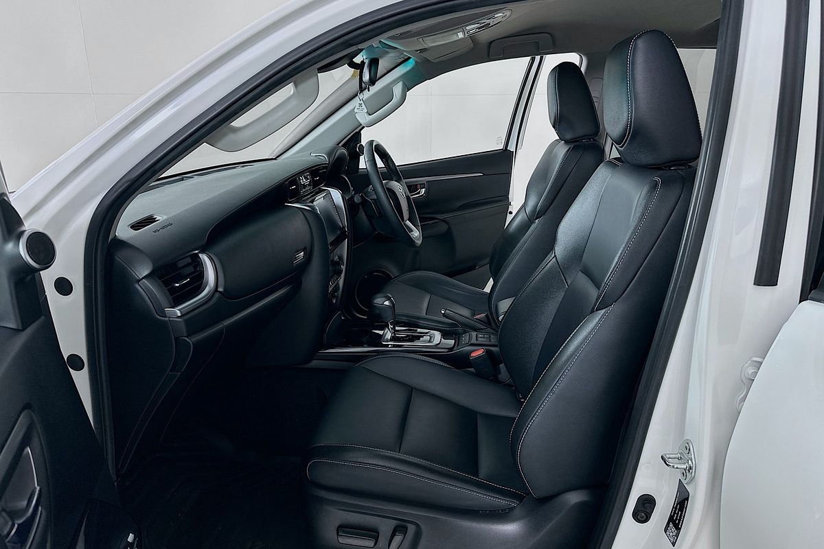 2022 Toyota FORTUNER GXL PREMIUM INTERIOR GUN156R