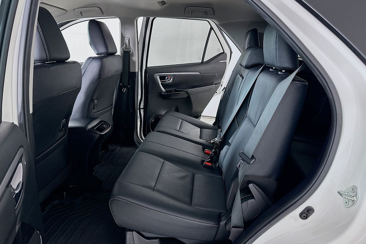 2022 Toyota FORTUNER GXL PREMIUM INTERIOR GUN156R