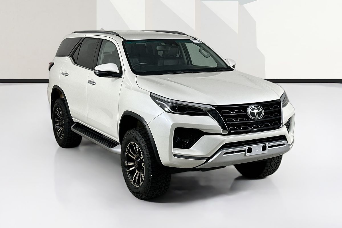 2020 Toyota FORTUNER CRUSADE GUN156R