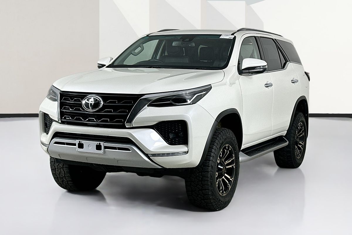 2020 Toyota FORTUNER CRUSADE GUN156R