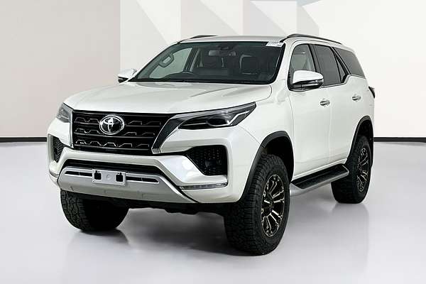 2020 Toyota FORTUNER CRUSADE GUN156R