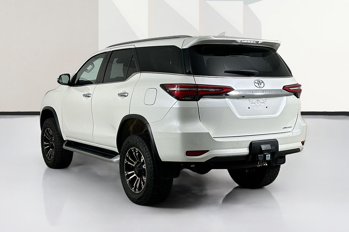 2020 Toyota FORTUNER CRUSADE GUN156R
