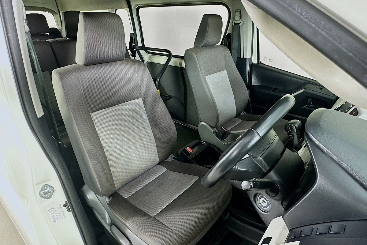 2021 Toyota HIACE SLWB COMMUTER (12 SEATS) GDH322R
