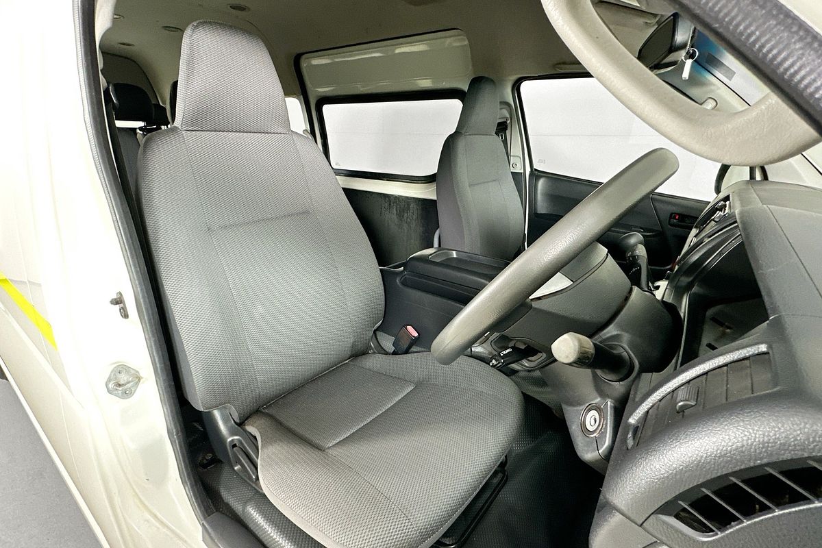 2018 Toyota HIACE COMMUTER (12 SEATS) KDH223R MY16 ELWB High Roof