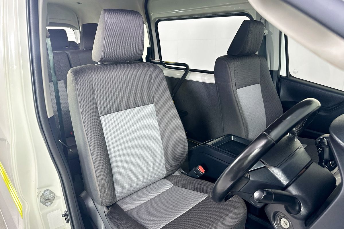 2022 Toyota Hiace SLWB COMMUTER (12 SEATS) GDH322R
