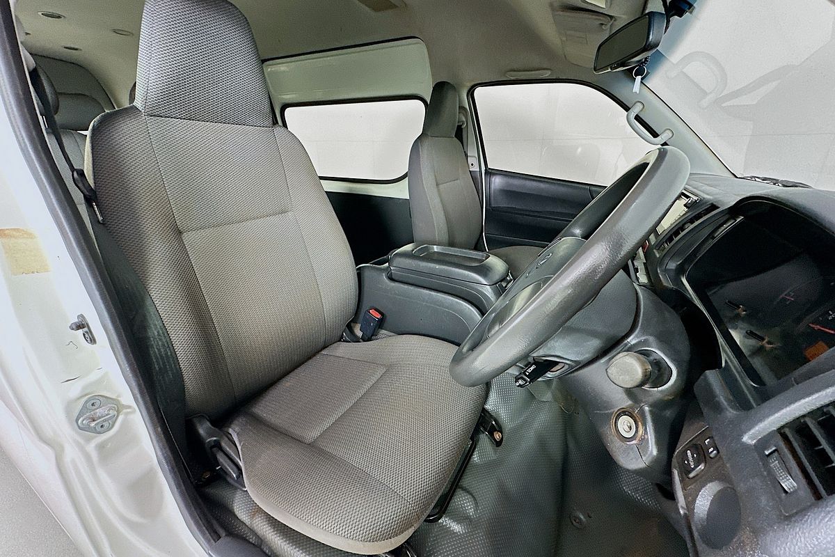 2018 Toyota Hiace Commuter KDH223R