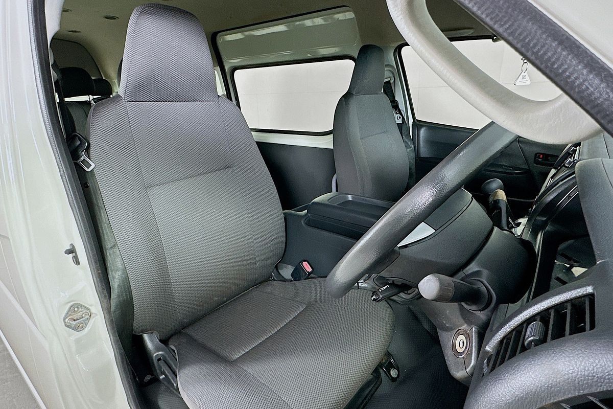 2018 Toyota HIACE COMMUTER (12 SEATS) KDH223R MY16