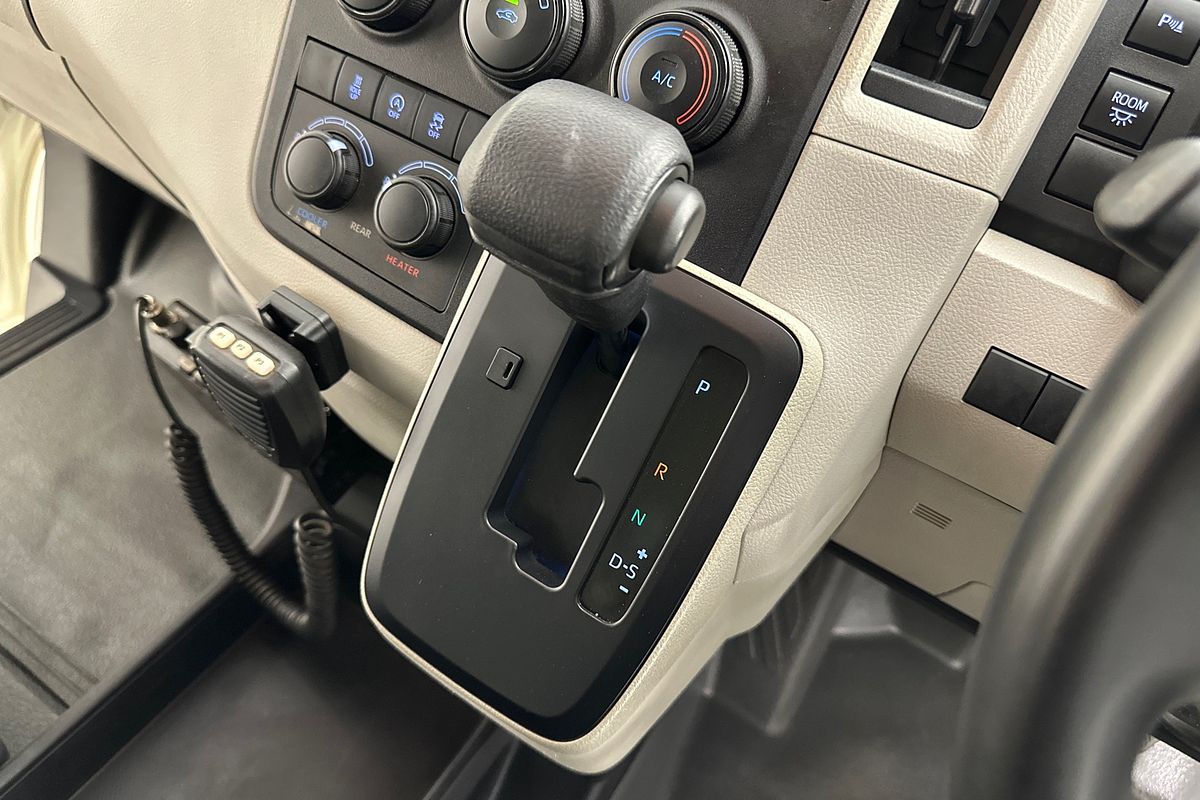 2021 Toyota HIACE SLWB COMMUTER (12 SEATS) GDH322R