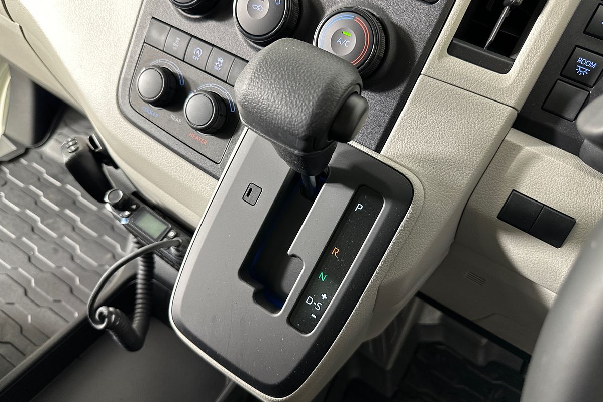 2025 Toyota Hiace SLWB COMMUTER (12 SEATS) GDH322R