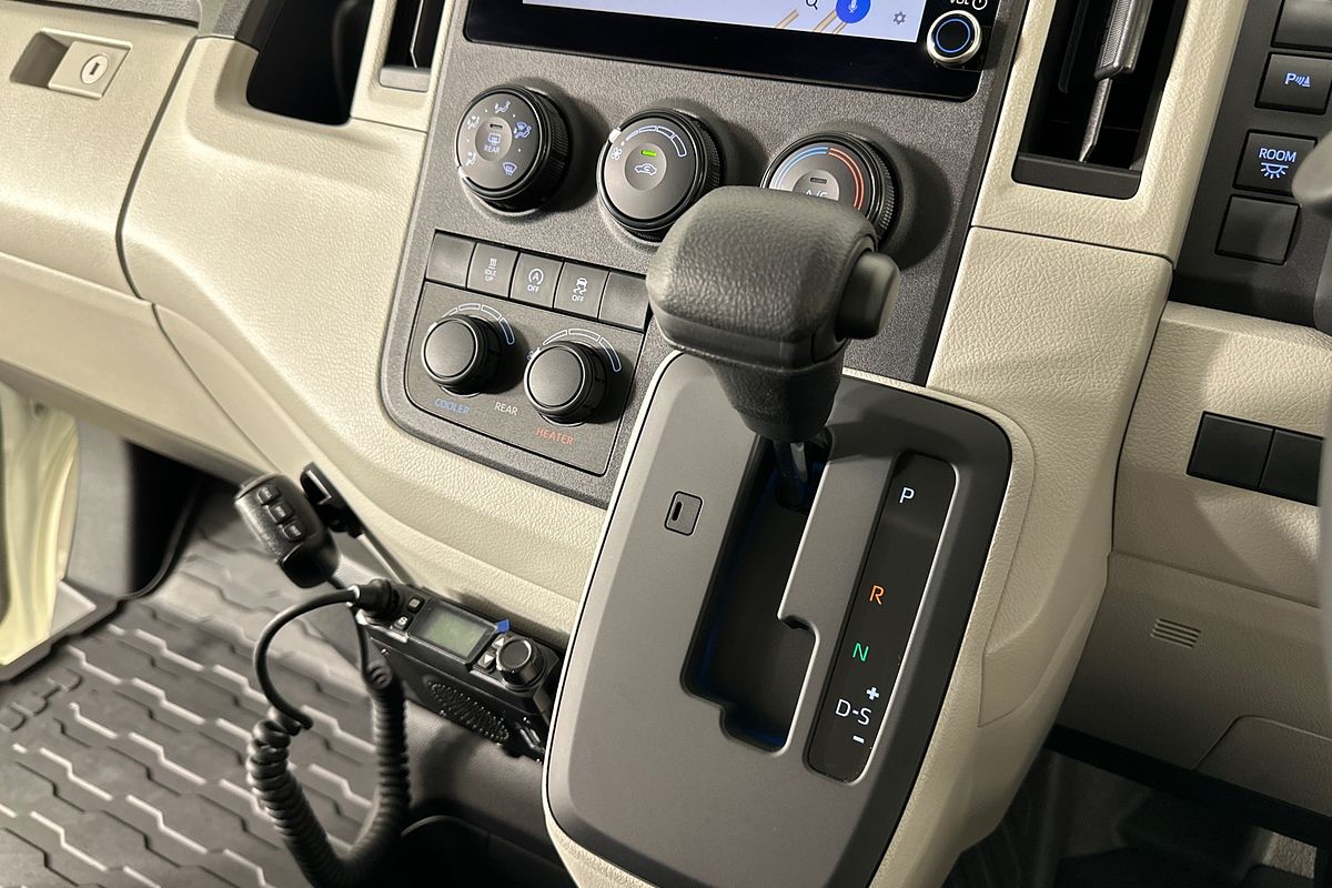 2025 Toyota Hiace SLWB COMMUTER (12 SEATS) GDH322R