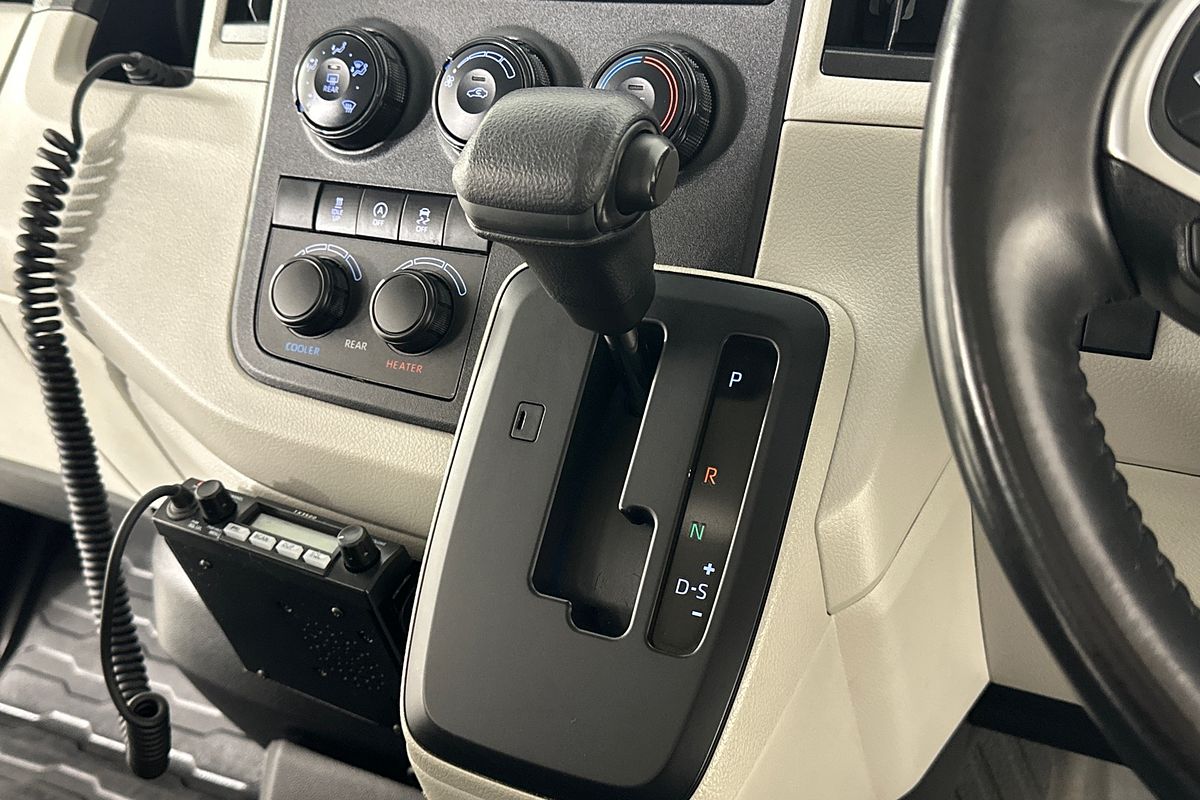 2022 Toyota Hiace SLWB COMMUTER (12 SEATS) GDH322R