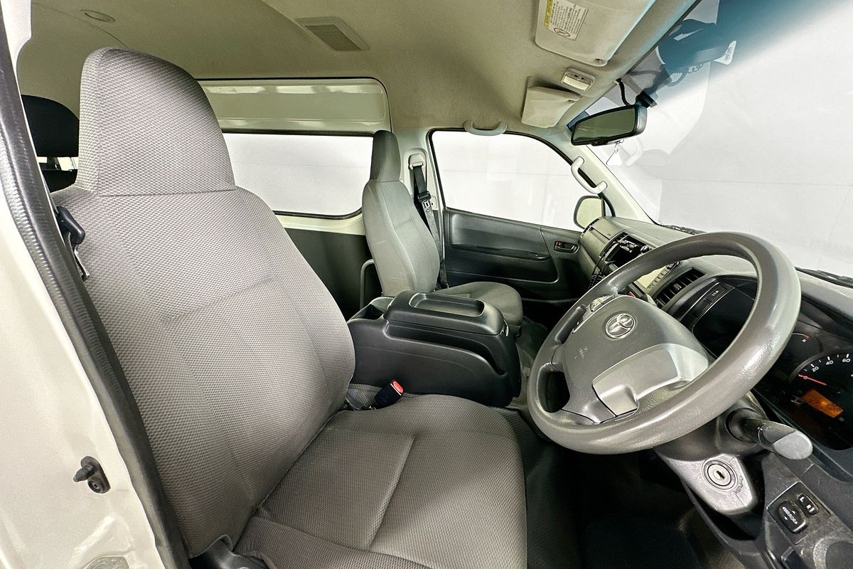 2018 Toyota Hiace COMMUTER (12 SEATS) KDH223R MY16