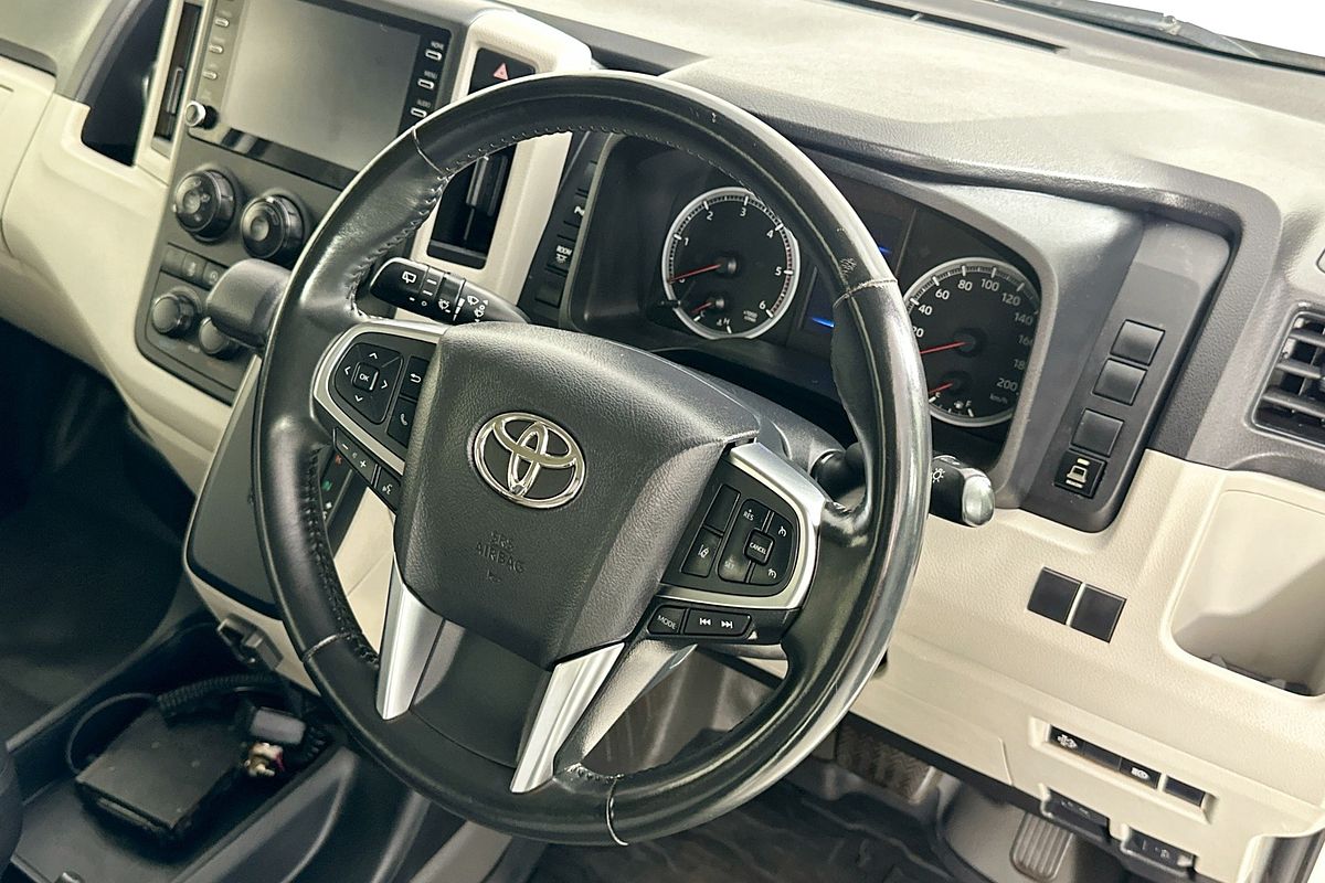 2022 Toyota Hiace SLWB COMMUTER (12 SEATS) GDH322R