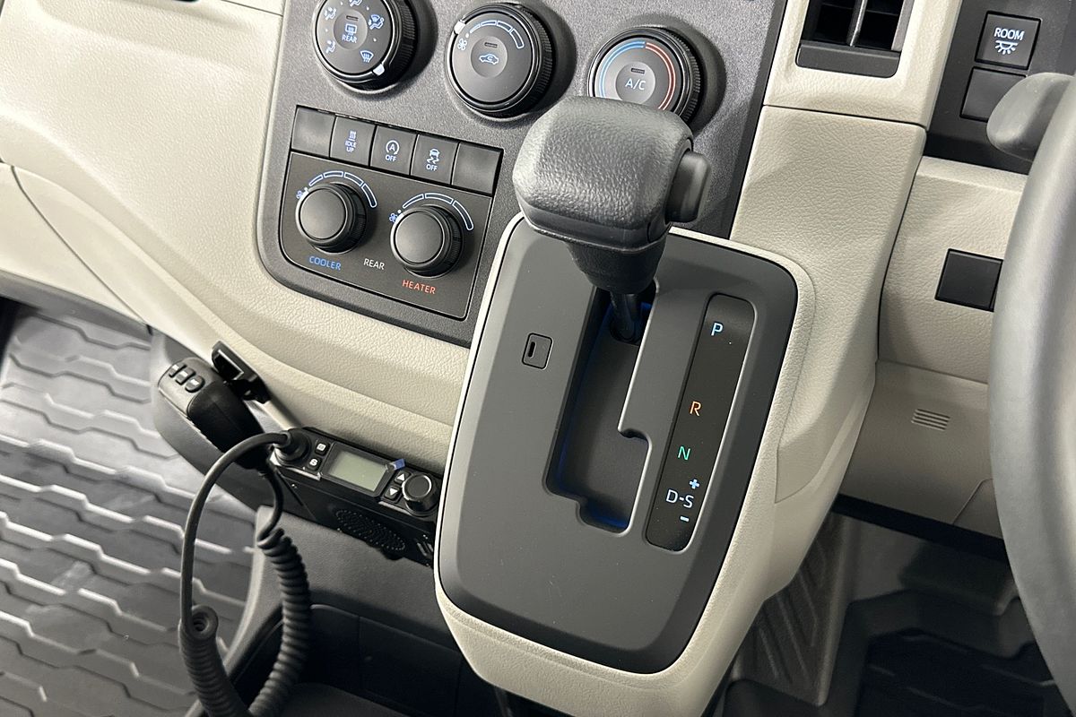2025 Toyota Hiace SLWB COMMUTER (12 SEATS) GDH322R