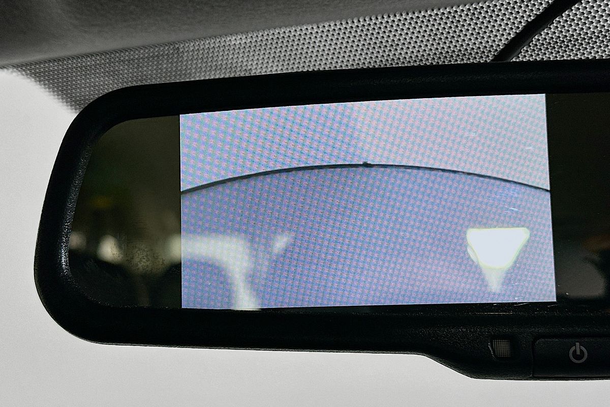 2011 Toyota HIACE COMMUTER KDH223R MY11 UPGRADE