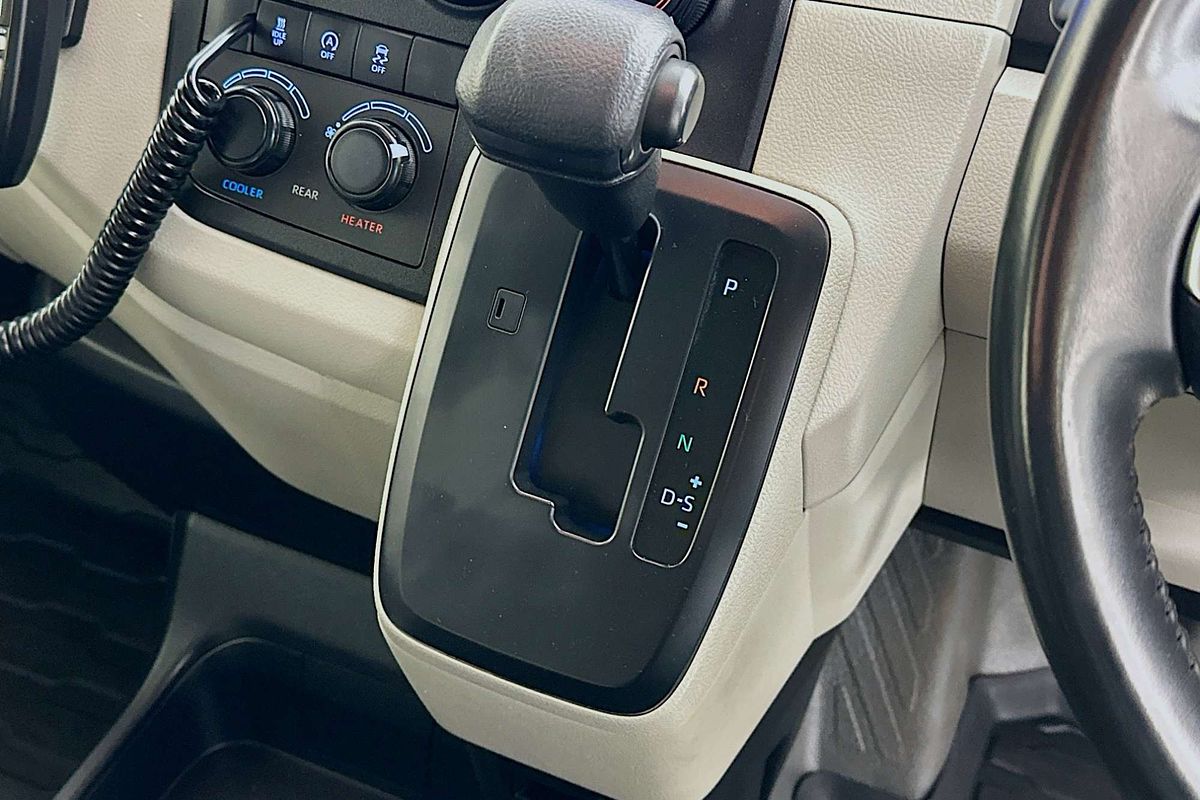 2020 Toyota HIACE Commuter GDH322R