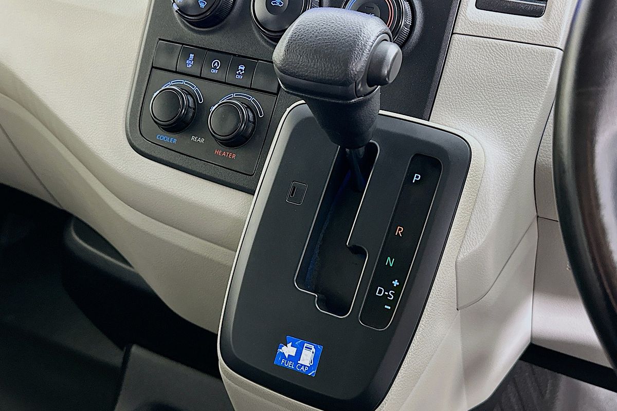 2021 Toyota HIACE SLWB COMMUTER (12 SEATS) GDH322R