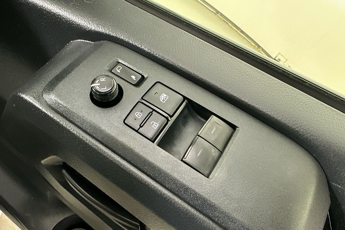 2021 Toyota HIACE SLWB COMMUTER (12 SEATS) GDH322R