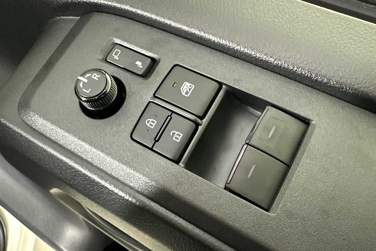 2025 Toyota Hiace SLWB COMMUTER (12 SEATS) GDH322R