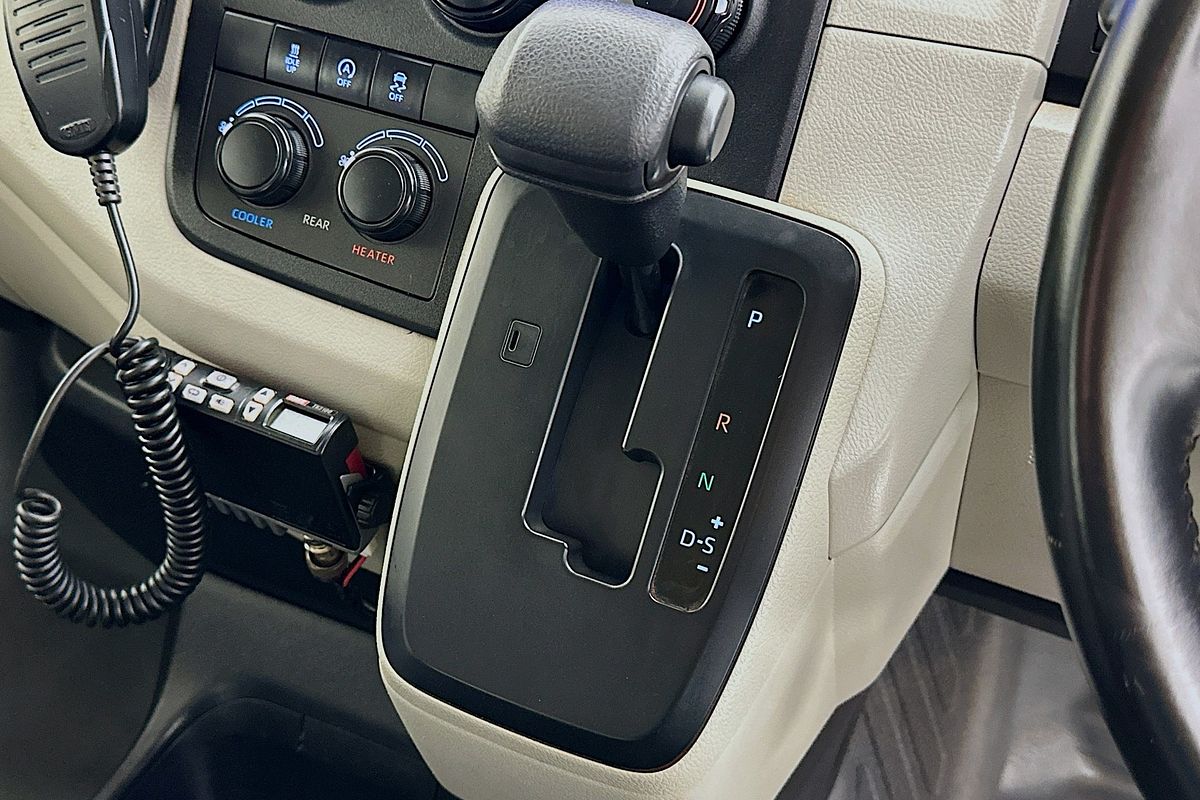 2021 Toyota Hiace SLWB COMMUTER (12 SEATS) GDH322R