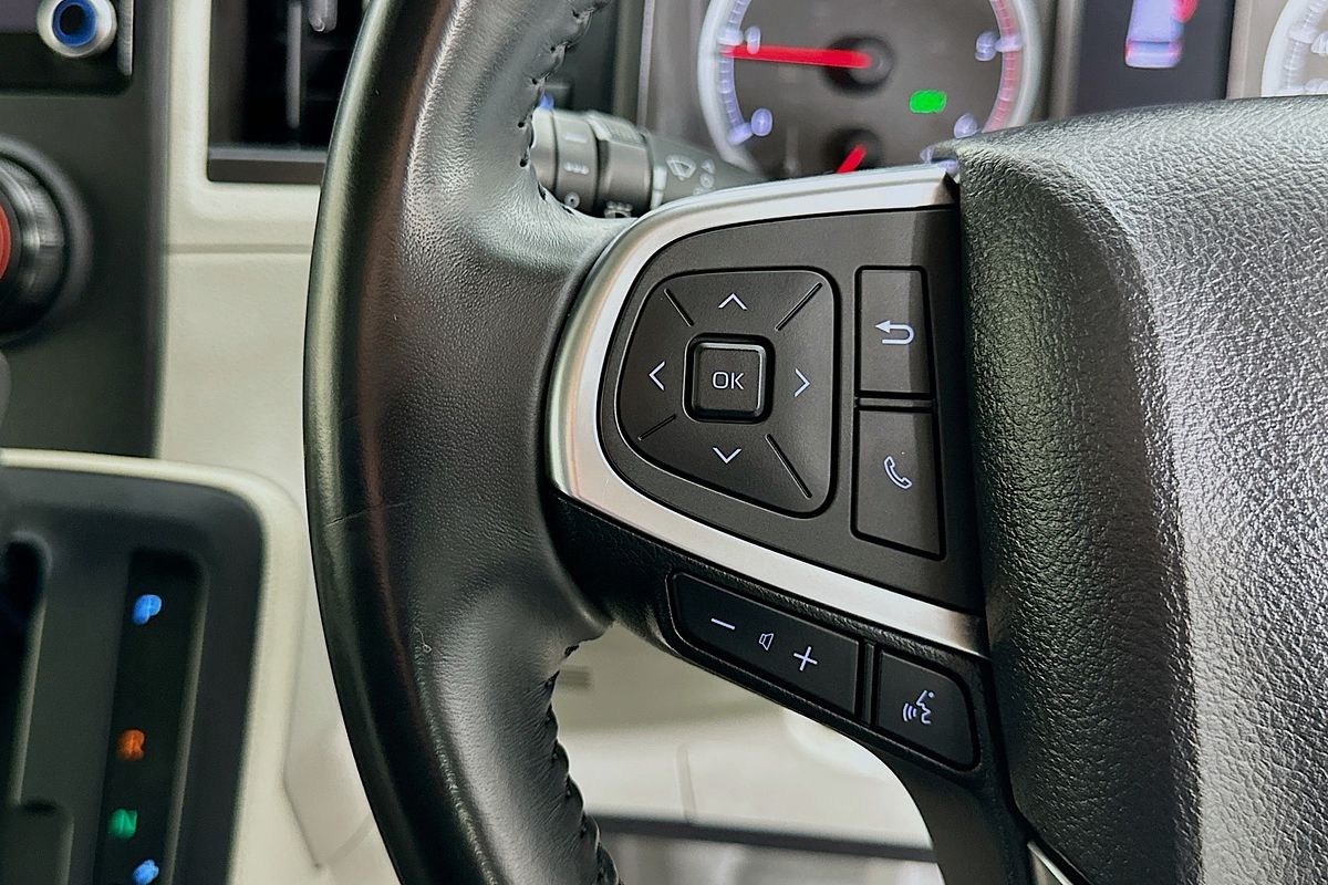 2021 Toyota HIACE SLWB COMMUTER (12 SEATS) GDH322R